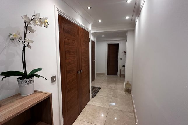 55, Beechworth, Willesden Lane, London photo 2