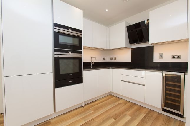 Flat to rent in Aldgate Place, Wiverton Tower, Aldgate