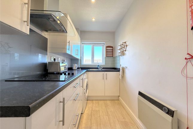 104, Barclay Court, Cirencester photo 2