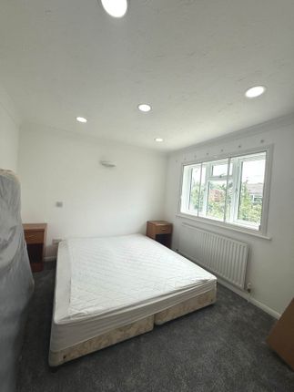 21, Inglrside, Slough photo 3