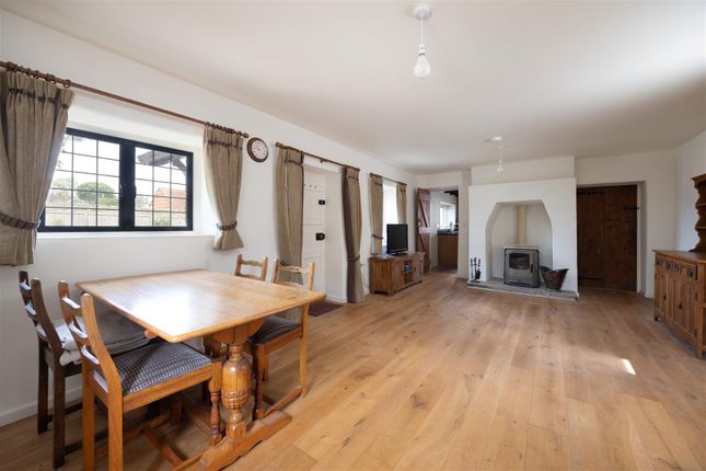 Whitewalls Cottage, Main Road, Thorley photo 3