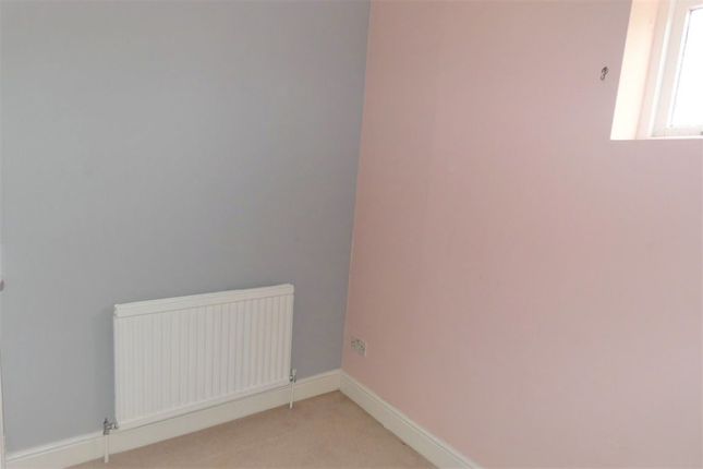 Flat to rent in Griffin Way, Great Bookham, Bookham, Leatherhead