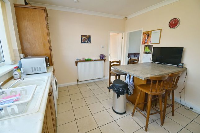 2, Park Avenue, Barnsley photo 4
