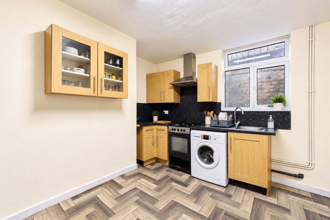 Kingswood Street, West Yorkshire photo 3