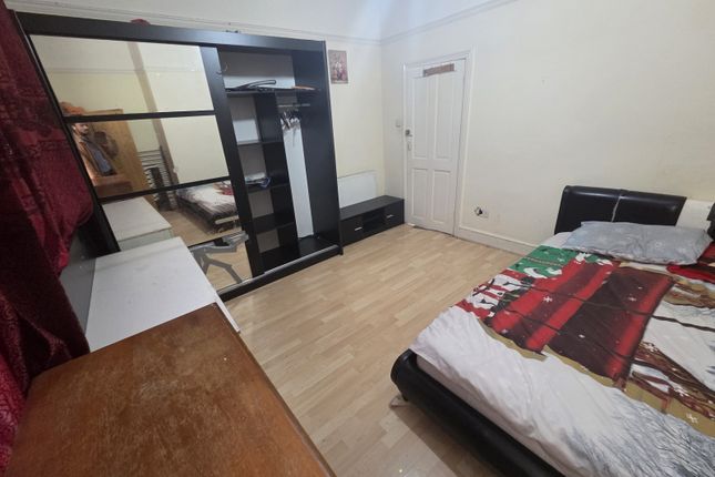 Flat, 55a High Street, Harrow, photo 4
