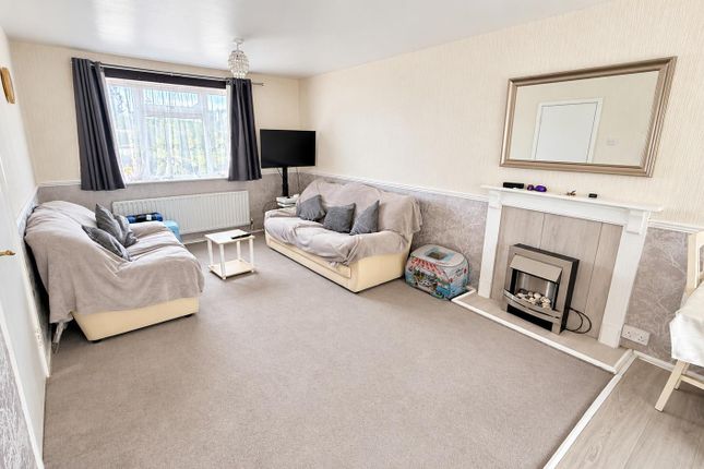 9, Green Close, Waltham Cross photo 4