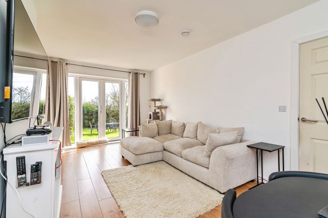 19, Holmewood Crescent, Nottinghamshire photo 4