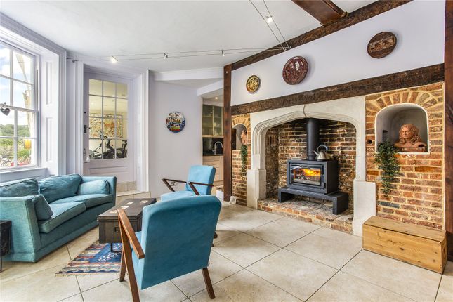 Kitchen/Sitting Area