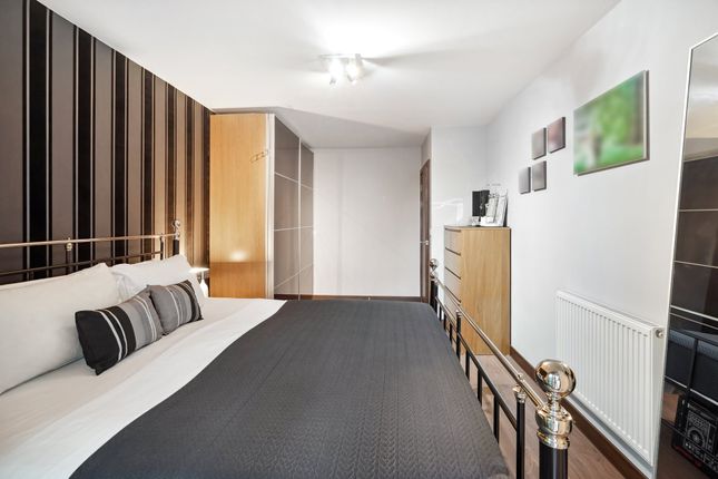 Flat for sale in Bridges Court, London