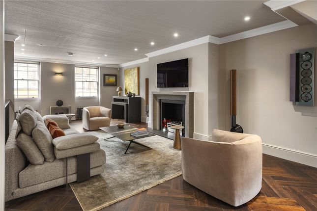 83, Cadogan Lane, London photo 2