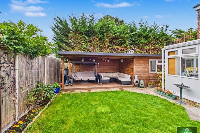 2, Cotswold Close, Crawley photo 4