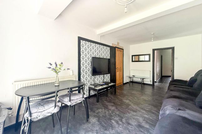 28, Napier Avenue, Southend-On-Sea photo 2