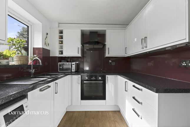 17, Tulyar Close, Tadworth photo 3