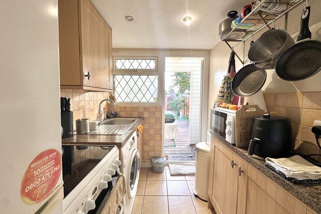 16, Hemmen Lane, Hayes photo 5