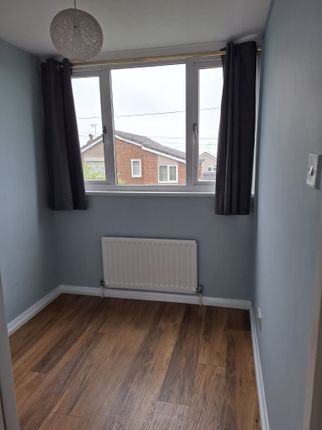 14, Holt Vale, Leeds photo 5