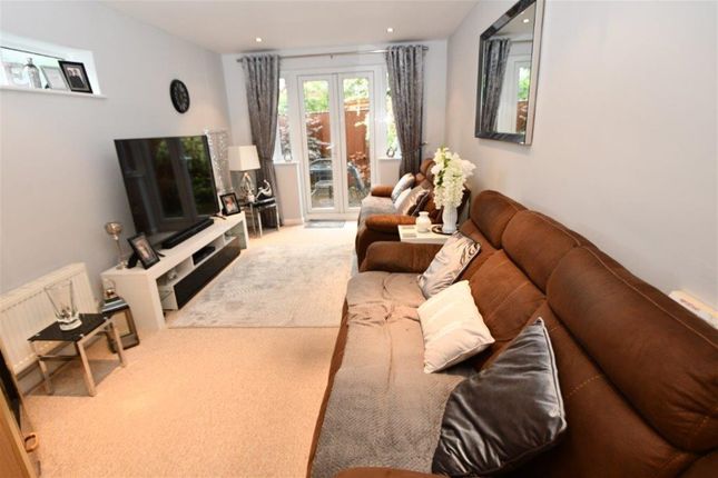 Flat to rent in Station Road, Farncombe, Godalming