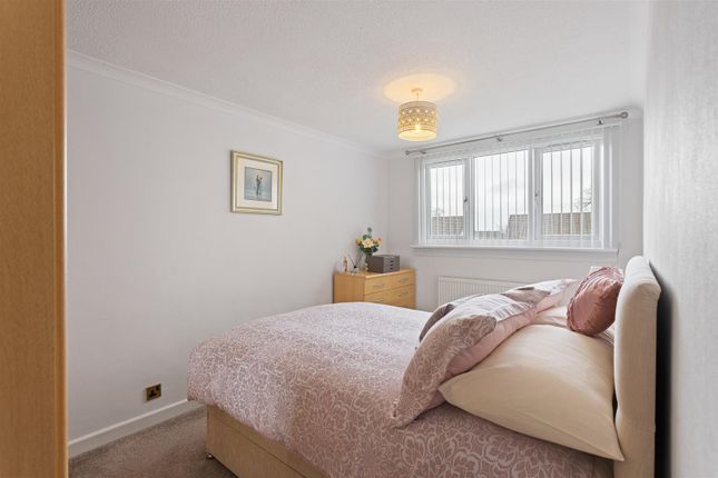 53, Glenburn Gardens, Whitburn photo 4