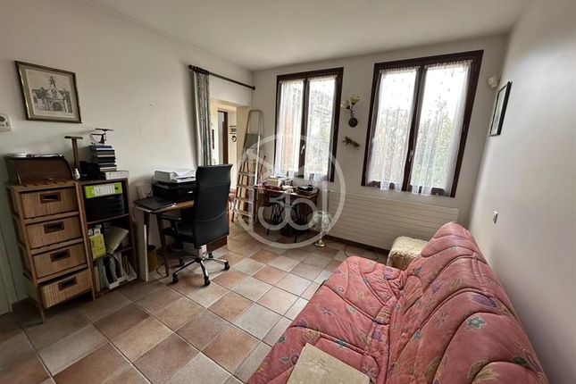 Property for sale in Neuville-De-Poitou, 86170, France, Poitou-Charentes, Neuville-De-Poitou, 86170, France