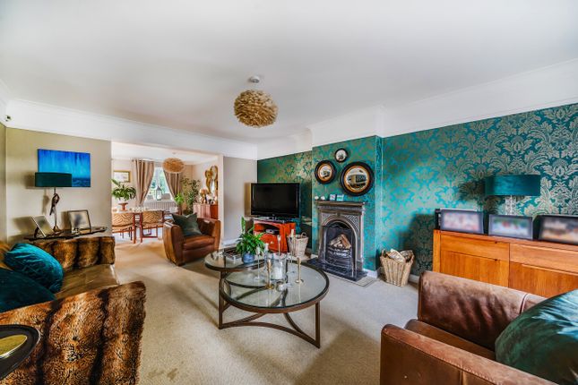 3, Vicarage Road, Surrey photo 4