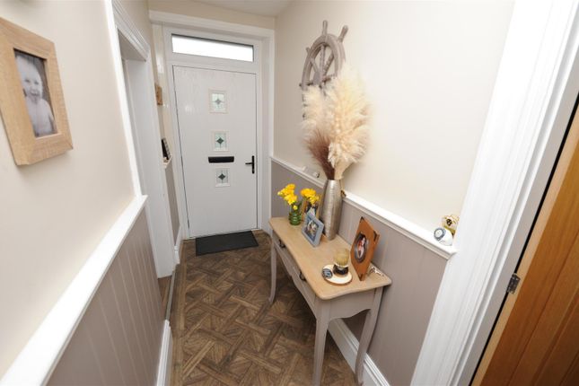 147, Dewsbury Road, Cleckheaton photo 4