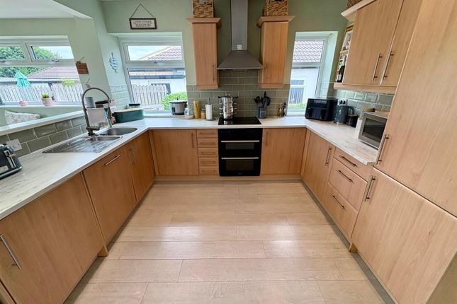244, Leaventhorpe Lane, Bradford photo 3
