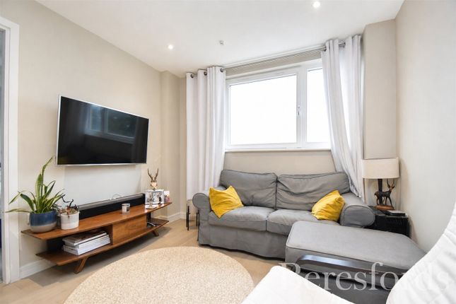 61, Lime Tree Place, Witham photo 2