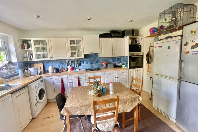 Highmeadow Crescent, London photo 3
