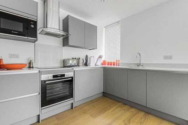 12 Greystone Court, 229 London Road North, Redhill photo 4