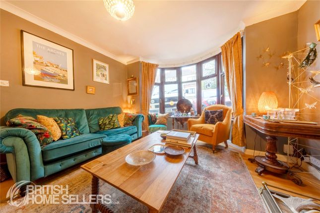 32, Grangecliffe Gardens, London photo 3