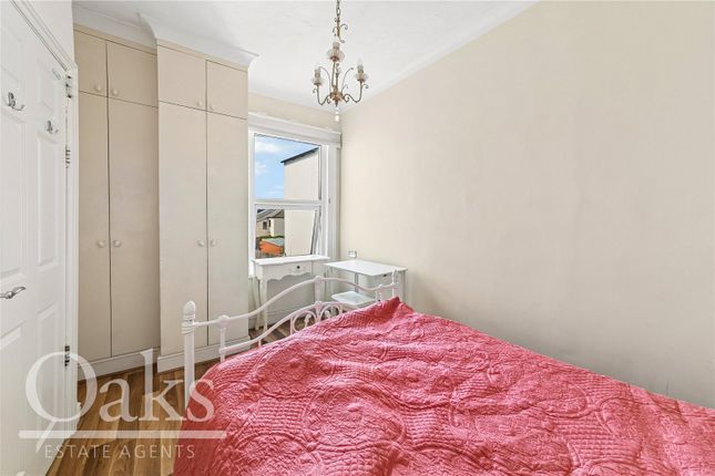 67b, Woodside Green, London photo 5