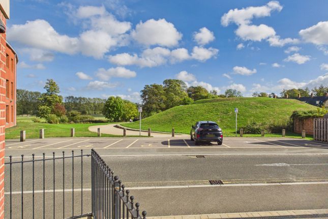 Moat Lane, Towcester photo 4