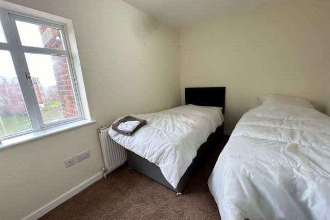 Flat to rent in Avocet Shopping Centre, Curlew Drive, Crossgates, Scarborough