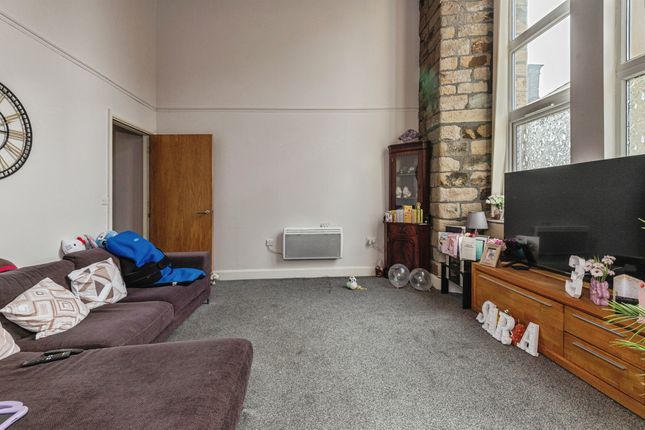 Apartment 6, Savile Court, Savile Street, HUDDERSFIELD photo 2