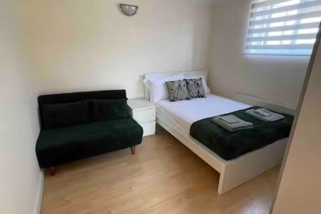 204, B, Hornsey Road, Greater London photo 2