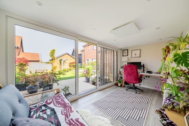 15, Cordingley Drive, Pease Pottage photo 3