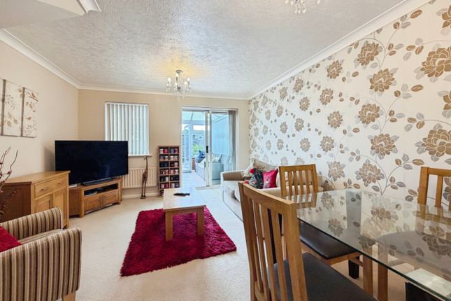29, Peregrine Close, Hythe photo 3