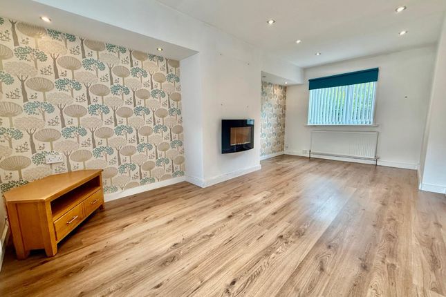 25, Hawkswood Place, West Yorkshire photo 5