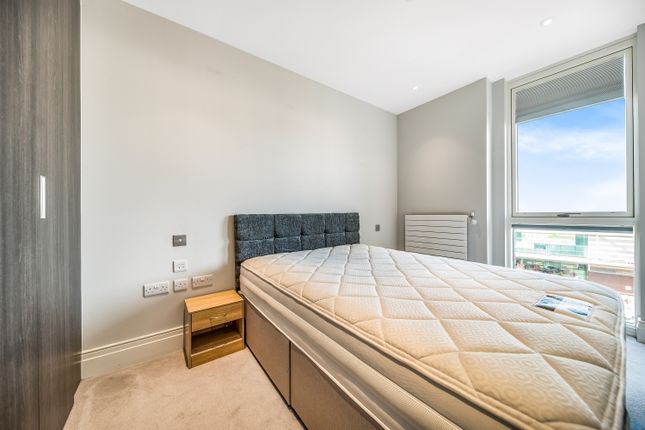Flat to rent in Queenshurst Square, Kingston Upon Thames