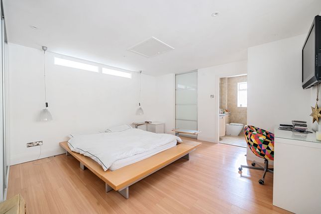 Flat for sale in Beech Grove, Wentworth Court