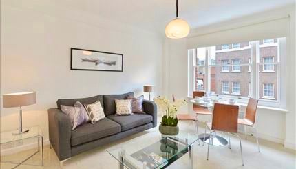 Thumbnail Flat to rent in Hill Street, London