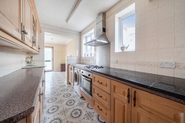 33, Daneswood Avenue, London photo 4