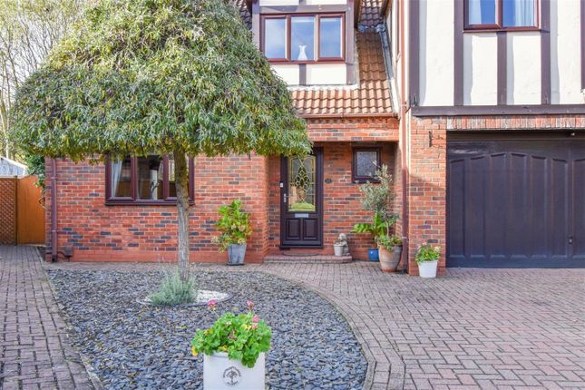 Detached house for sale in Goldcrest Close, Scunthorpe