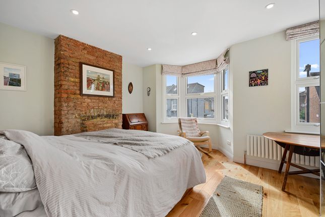 14, Chalgrove Road, London photo 4