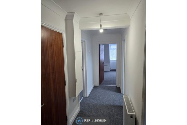 Flat, Wimborne Road East, Ferndown photo 2