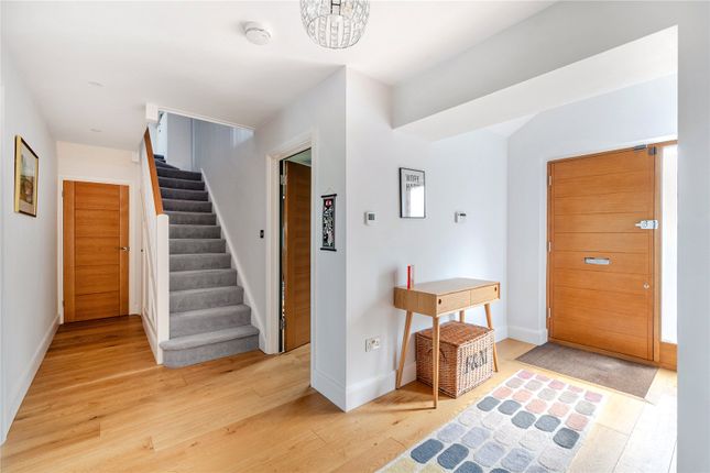 7, Rookery Close, Leatherhead photo 3