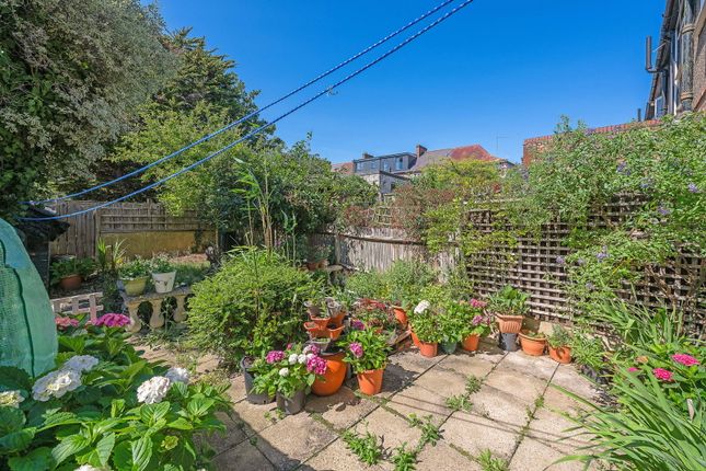 56, Fishponds Road, London photo 2