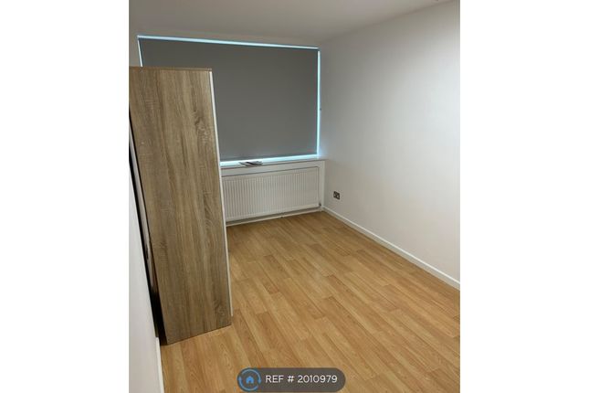 Room to rent in Meriden Way, Watford