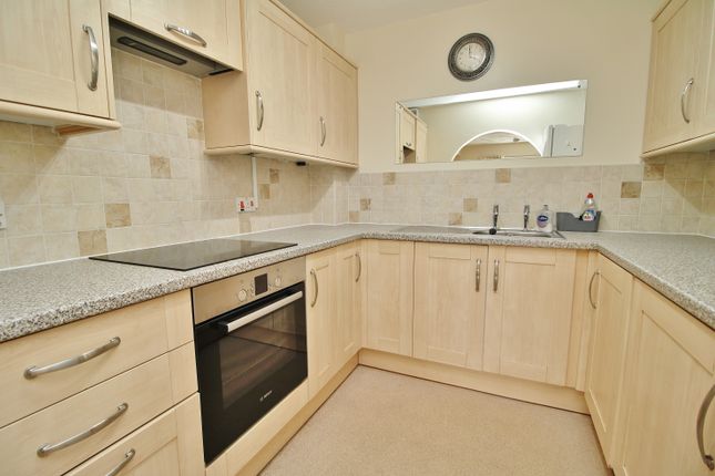 12a Norfolk House, Oaklands Road, Havant photo 3