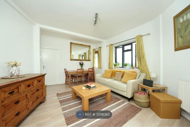 Flat, Victoria Court Kingsbridge Avenue, London photo 2