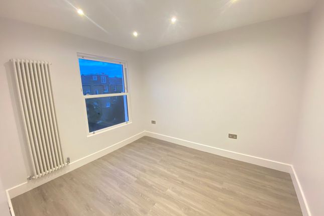 Flat to rent in Marriott Road, London